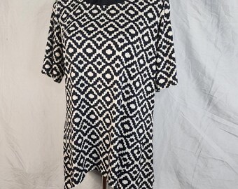Vintage 90s NEW DIRECTIONS Size Large Black Tan Sharkbite Hem Short Slv Blouse