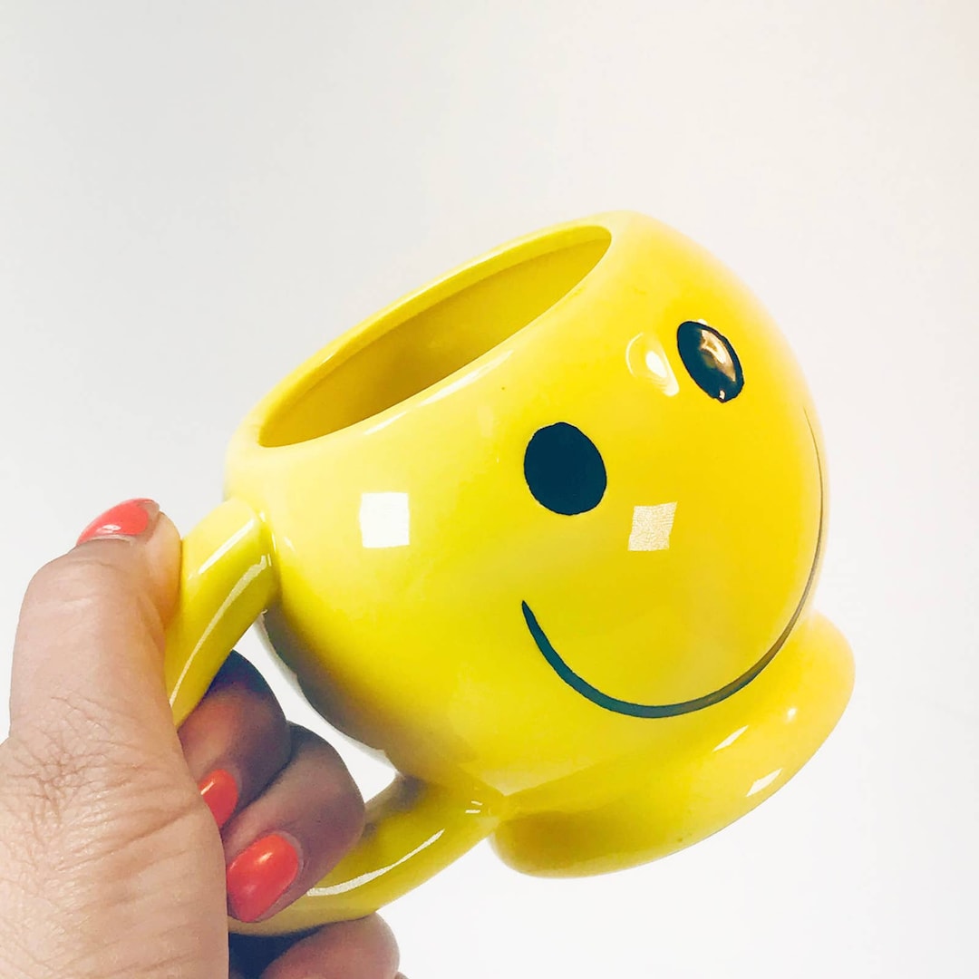 VINTAGE RETRO COFFEE MUG AND LIBBEY SMILEY FACE DRINKING GLASS