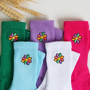 Multi Color Flower Embroidery Socks, Cotton Crew Daisy Socks, Cute Icon Socks, Great Gifts Idea, Party Favor Gift, Gift For Friend