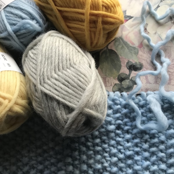 Chunky wool yarn, Christmas colors, Bulky yarn, Felting yarn, Loosely spun, Knitting yarn, Crochet yarn, Pure virgin wool, For felted toys