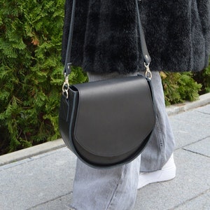 leather cross body saddle bag, leather women handbags, handmade leather crossbody purse,black saddle bag,minimalist personalized leather bag