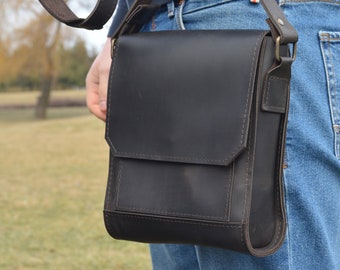 Handmade leather crossbody bag, man purse, mens crossbody bag, gift for boyfriend, fathers day gift, gifts for him, mens toiletry bag