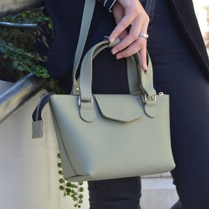 Handmade leather crossbody purse women, personalized shoulder bag for her, small crossbody bag, personalized gift bags, mini cross body bag