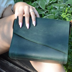 handmade green vintage cross body bag, slouchy leather crossbody purse, gift for women,Halloween gift,personalized gift,leather shoulder bag