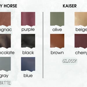 Pu&ograve; includere: Un cartello in legno rustico con la scritta "Welcome to our home" in lettere bianche. Il cartello presenta una finitura invecchiata e un design semplice e invitante, perfetto per un portico o un ingresso.