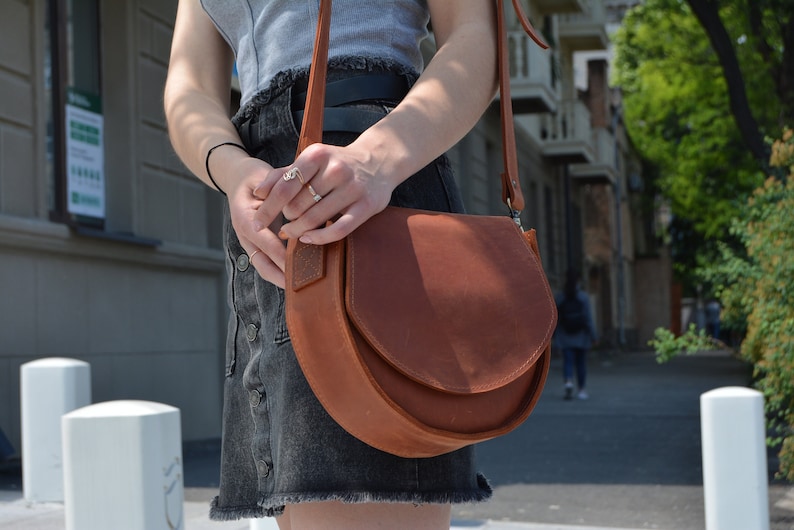 leather saddle crossbody handbag, handmade genuine leather bag, large crossbody bag, personalized bag, cross body bags, gift for women Cognac