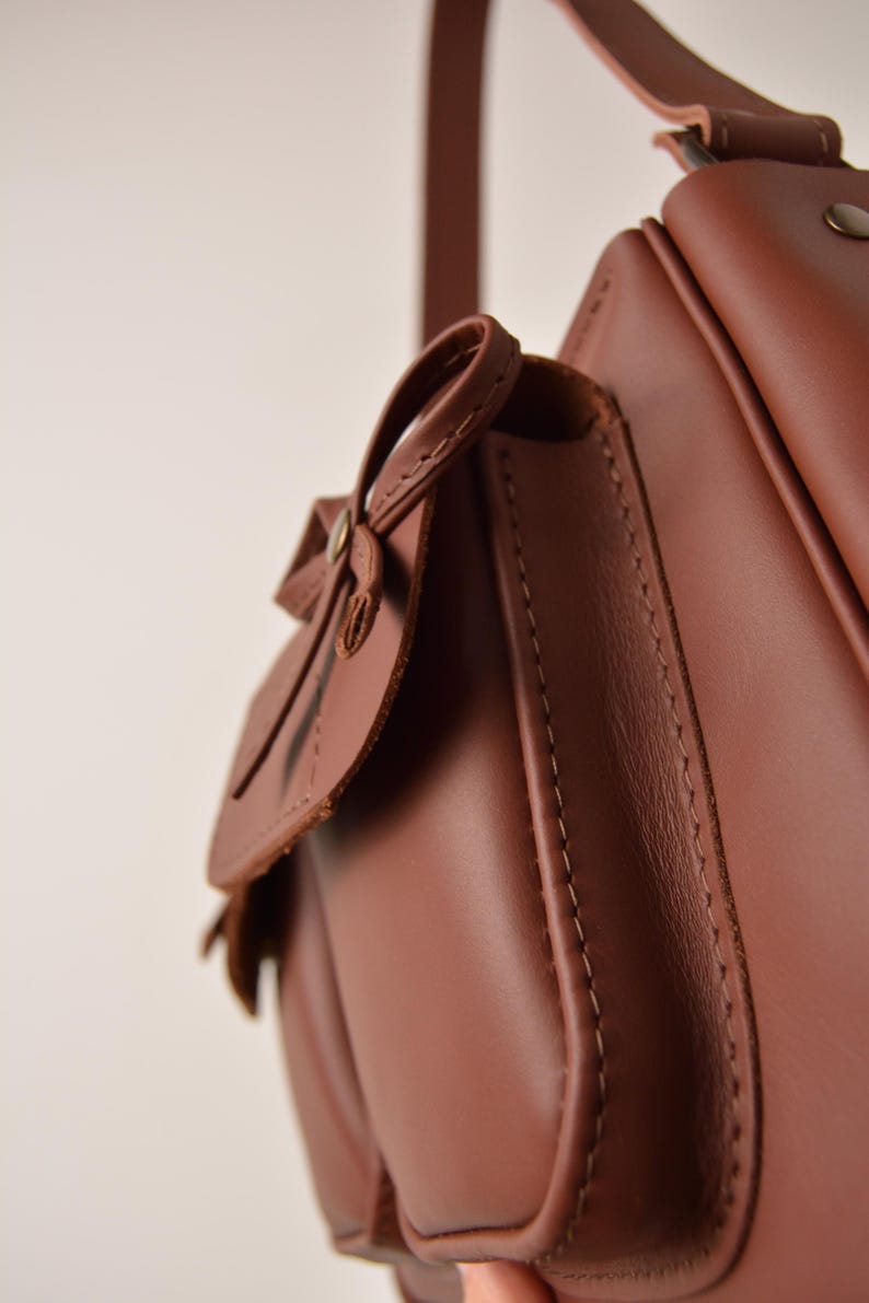 borsa a tracolla in pelle da donna in stile coquette disordinato, borsa color marrone, borsa con fiocchi, fatta a mano immagine 15