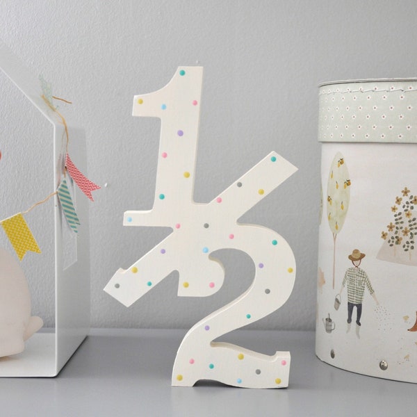 Half Birthday Photo Props for Babies, Wooden 20cm "1/2" number sign for 6 Month Birthday Demi Anniversary Photo Shoot