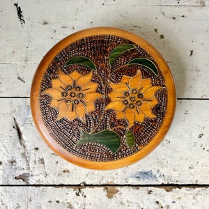 Vintage round wooden box with pyrography and brass-inlay lid
