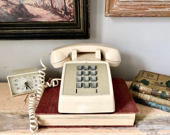 Vintage ATT push button telephone