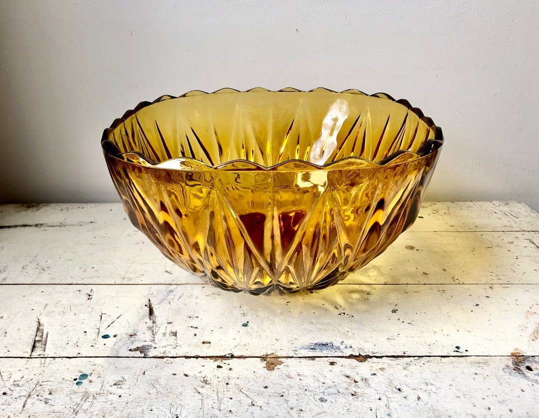 Large Vintage Amber Cut-glass Bowl; Scalloped Edge and Diamond Star Pattern  - Etsy, image size:1080x839