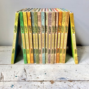Set of 16 vintage Dandelion Library children&#39;s books