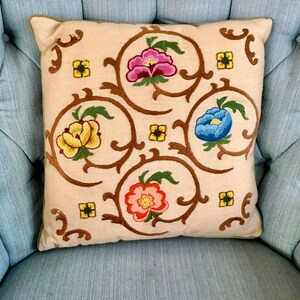 Vintage crewel embroidery pillow; Jacobean design