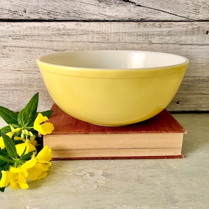 【USA vintage】PYREX パイレックス　ミキシングボウル　黄色 Vintage Pyrex Yellow Round Mixing Bowl 4 quarts - Etsy 日本