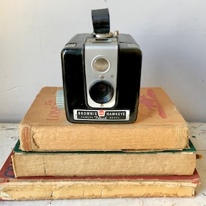 Vintage Brownie Hawkeye Flash Model camera; Kodak