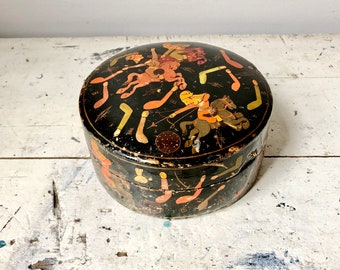 Vintage Kashmiri papier mache box with a hand-painted battle scene