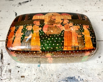 Vintage rectangular Kashmiri papier mache box with Sultan