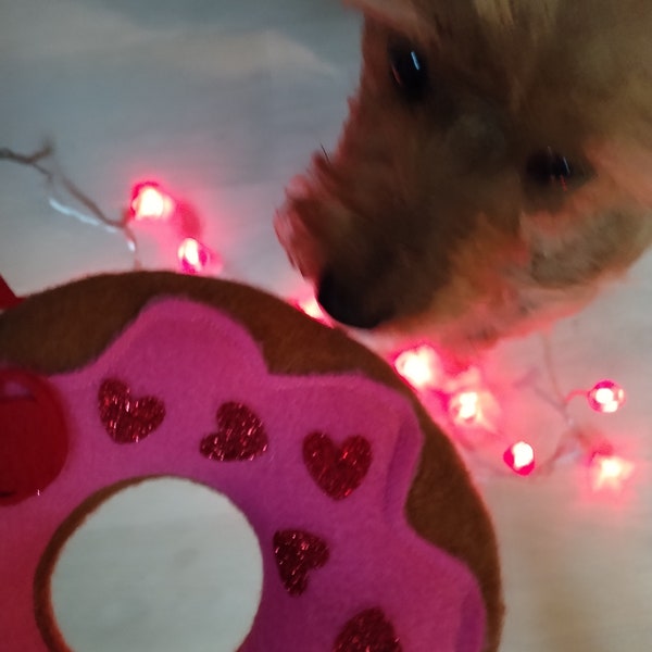 Jouet Donut pour Chien avec pouet / jouet love pink / cadeau pour Chien