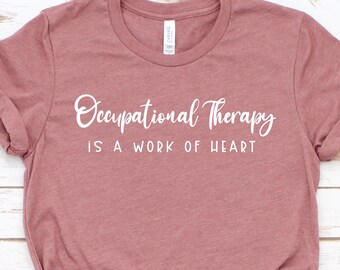 Camiseta "La terapia ocupacional es una obra del corazón", camisetas de terapia ocupacional, camiseta de terapeuta ocupacional, camiseta de terapia ocupacional, camiseta de terapia ocupacional, regalo de terapia ocupacional GBTD1185