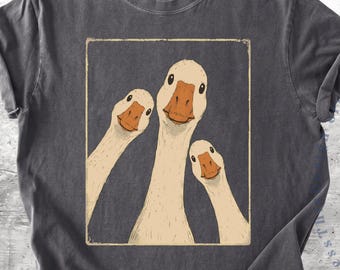 Comfort Colors Goose Shirt Funny Silly Geese Graphic Tee Crewneck, Retro Bird Lover Gift T-shirt / GBD3011