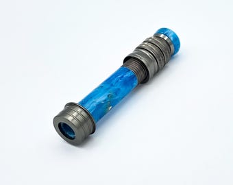 Portacarretes de acrílico personalizado para caña de pesca con mosca + inserto – Blue Fortune / Componente artesanal para la construcción de cañas