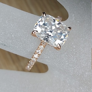 2 1/2 CT/ 9*7 mm/ Elongated Crushed Ice Cushion Cut Moissanite Engagement in solid Gold, Vintage Engagement, Modern Wedding Ring