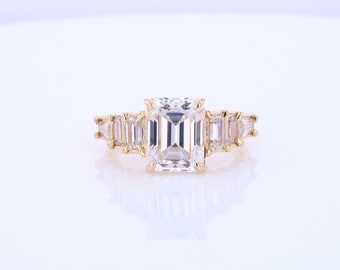 Anillo de compromiso de moissanita de talla esmeralda, anillo de oro amarillo de 14 quilates con moissanita de esmeralda y baguette, anillo de aniversario. Anillo Angelina.