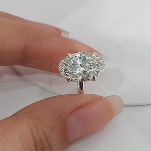 Pierścionek zaręczynowy z 3-karatowym owalnym diamentem hodowanym laboratoryjnie: Solitaire VVS2 Kolor D