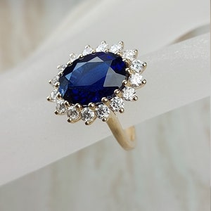 Vintage Blue Sapphire Engagement Ring, Princess Diana Certified Oval cut 14k yellow gold natural diamond ring, 6 Ct Blue sapphire ring.