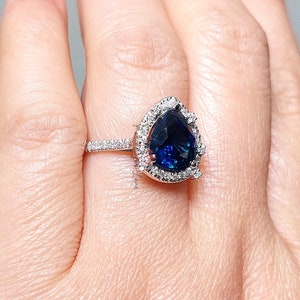 Natural Blue Sapphire diamond Ring, 3.6 Ct sapphire and diamond 18K White gold engagement ring,  Engagement ring, vintage sapphire ring.