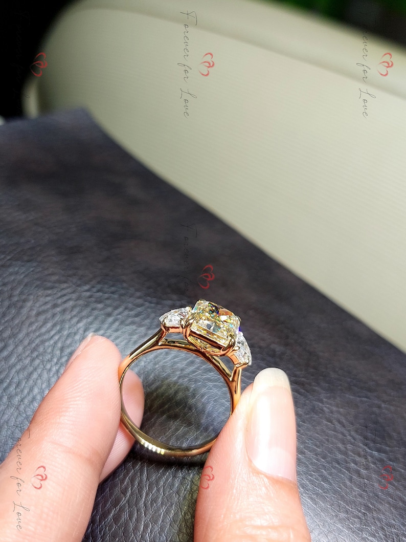 4 Ct Radiant Cut Canarische gele Moissanite verlovingsring, massief gouden belofte ring, biljoen geslepen diamanten ring, verjaardag cadeau ring voor haar. afbeelding 3