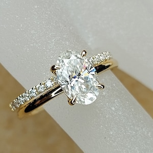 1.8Ct Oval Cut Wedding Set in Yellow Gold , Crushed Ice Oval Bridal Set, Moissanite Oval Cut Bridal Set, Moissanite bridal Set.