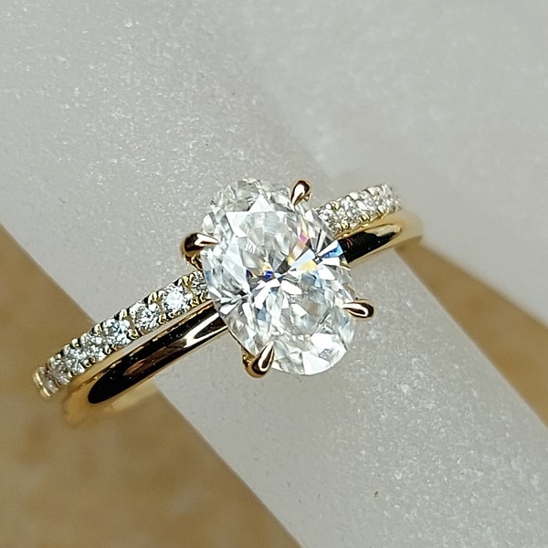 1.8Ct Oval Cut Wedding Set in Yellow Gold , Crushed Ice Oval Bridal Set, Moissanite Oval Cut Bridal Set, Moissanite bridal Set.