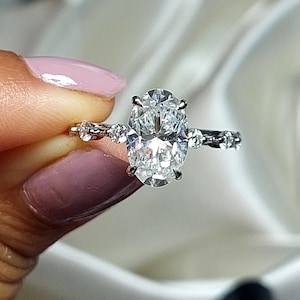 2.5 CT Oval Moissanite Hybrid Colorless Engagement Ring, Oval Moissanite, Distance Pave Wedding Ring, Hand made Ring, Anniversary Gift Ring