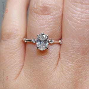 Anillo de compromiso con diamante ovalado de 1 ct D, VVS2, anillo flotante de diamanita cultivada en laboratorio ovalada, mejora de aniversario propuesta, regalo para ella.