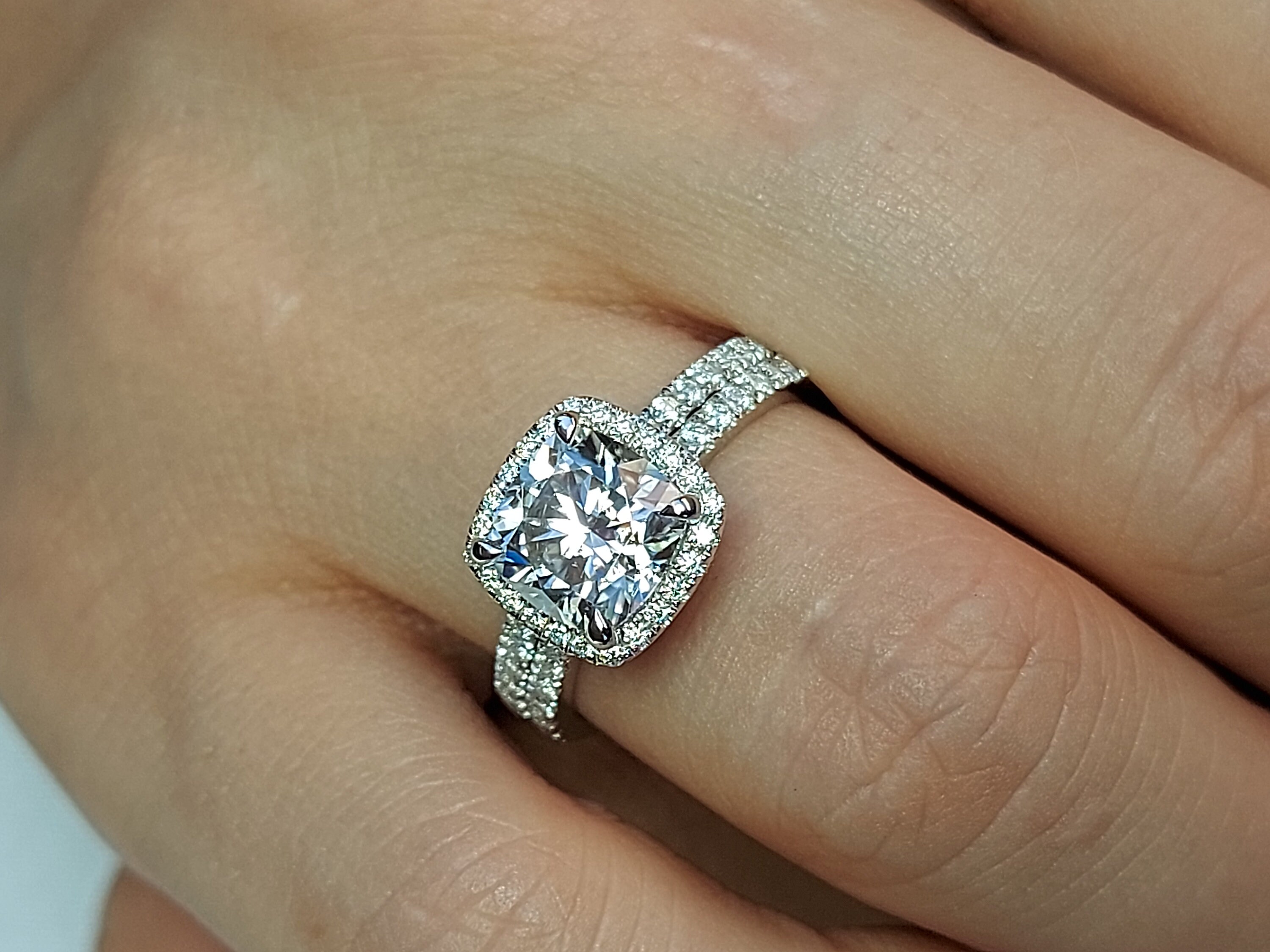 2.5ct Cushion Cut Wedding Set in White 