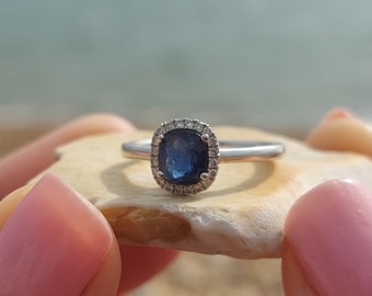Natural Blue Sapphire diamond Ring, 1.2Ct sapphire and diamond 18K White gold engagement ring,  Engagement ring, vintage sapphire ring.