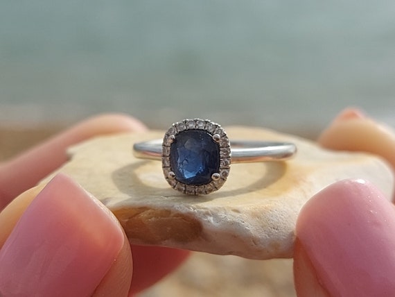 Natural or lab grown blue sapphire engagement ring | Daisy oval halo