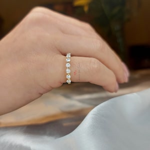 Round Lab Grown Diamond Wedding Band, 2.5 MM Round Lab Created Band, Matching Band, Floating Bubble Band, Solid Gold Unique Ring Enhancer.