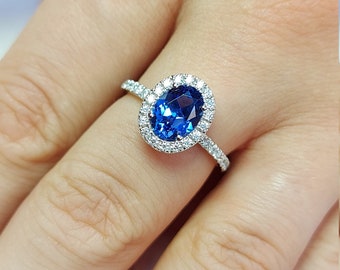 Vintage Blue Sapphire Engagement Ring, Princess Diana real sapphire Oval cut 14k yellow gold diamond ring, 2 Ct Blue sapphire ring.