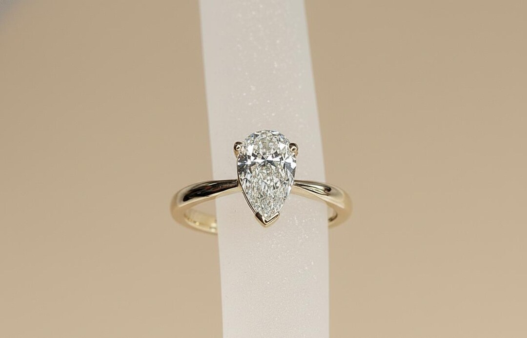 Lab Grown Pear Cut 18k Yellow Gold Diamond Ring 1.25 Ct Modern Diamond ...