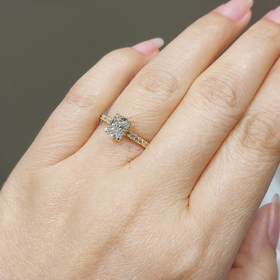 Anillo de compromiso con diamante radiante de quilate, diamante