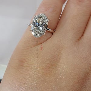 Pierścionek zaręczynowy z 3-karatowym owalnym diamentem hodowanym laboratoryjnie: Solitaire VVS2 Kolor D