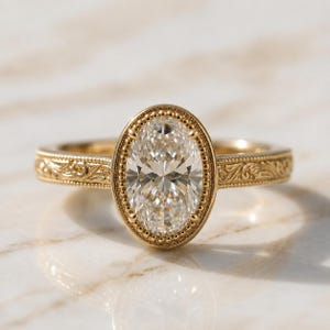 Anillo de diamantes ovalado vintage cultivado en laboratorio, con certificación IGI y claridad VVS2, anillo ovalado vintage con banda floral, regalo de anillo de compromiso único para ella