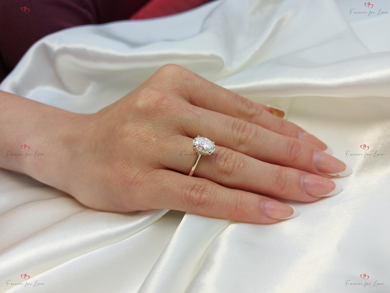 Anillo de compromiso con halo oculto de moissanita ovalada, anillo de diamantes certificado ovalado de 2 ct/ 97 mm, anillo de forma ovalada, anillo de diamantes ovalado. Anillo de promesa de halo imagen 2