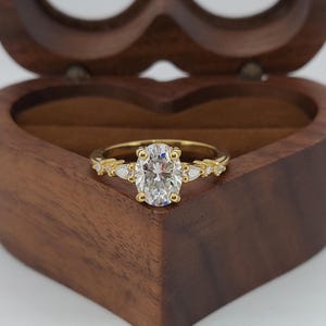 Oval Vintage Moissanite Engagement Ring for Women, Cluster Accent Oval Moissanite Ring, Solid Gold 1.5- 3 CT Promise Ring Anniversary Ring.