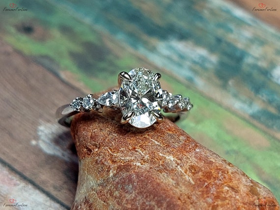 Vintage oval cheap diamond ring