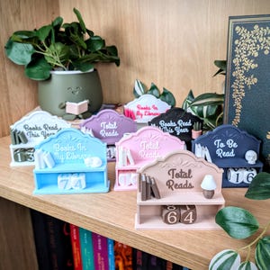 Comptoir de livres, Livres lus cette année, Cadeau pour amateur de lecture, Déco d'étagère, Cadeaux club de lecture, Déco bibliothèque livresque, Rat de bibliothèque, Défi lecture image 5