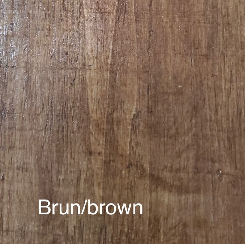 May include: Close-up of a brown wooden surface with vertical grain. The surface has a glossy finish and a natural wood grain pattern. The text "Brun/brown" is displayed in white at the bottom.