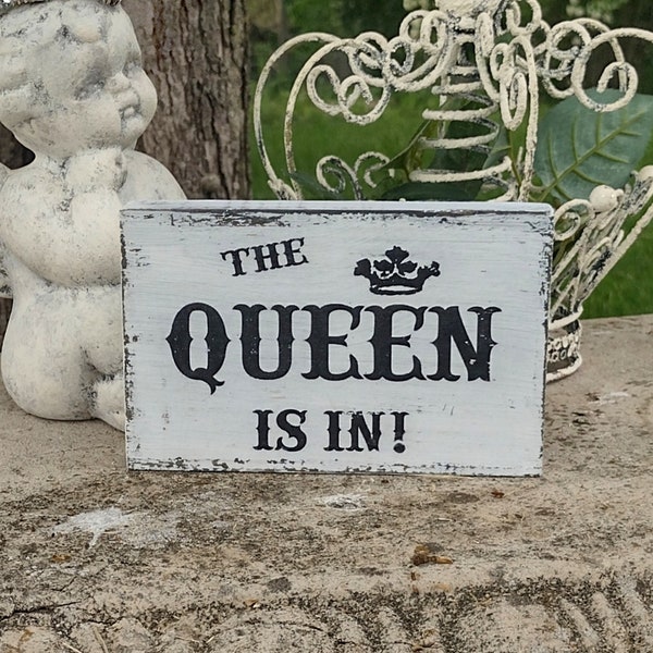 Mini Office Sign, The Queen is In, Tiered Tray Sign